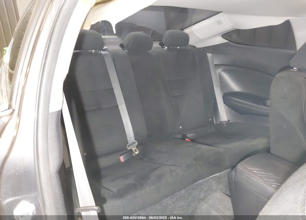 2010 HONDA ACCORD VIN: 1HGCS1B70AA016879