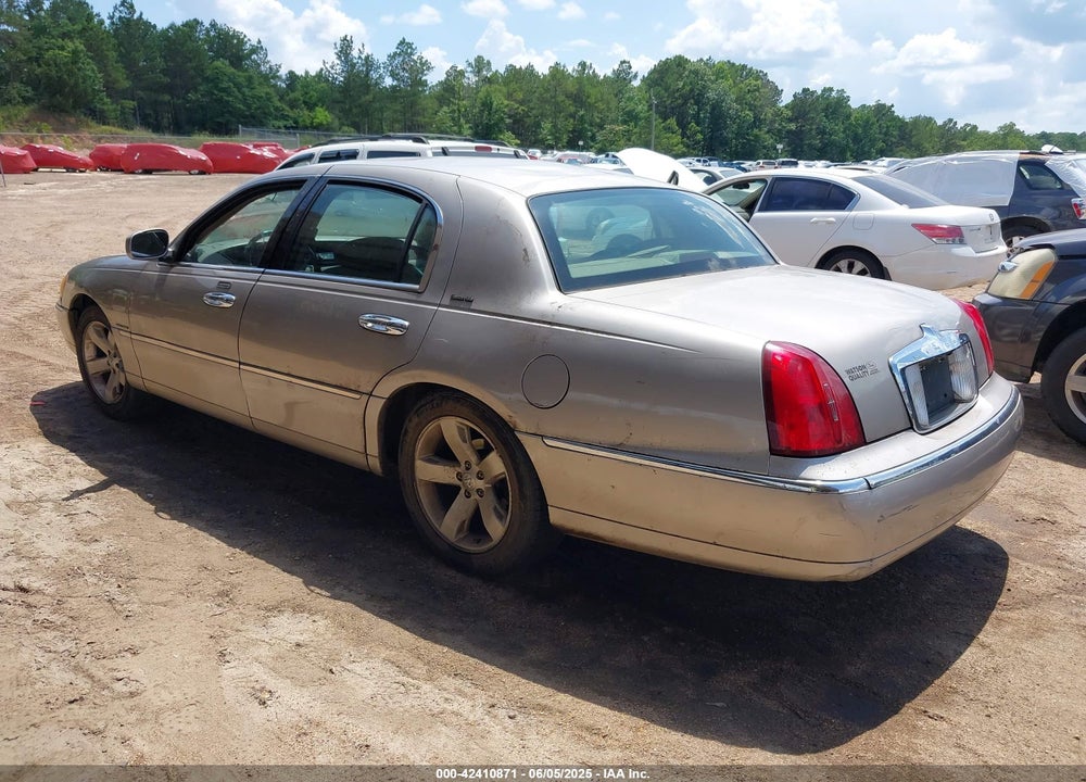 2000 LINCOLN TOWN CAR EXECUTIVE VIN: 1LNHM81W4YY887510