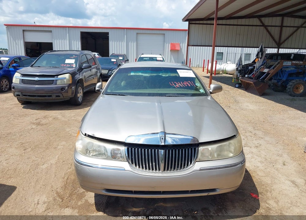 2000 LINCOLN TOWN CAR EXECUTIVE VIN: 1LNHM81W4YY887510