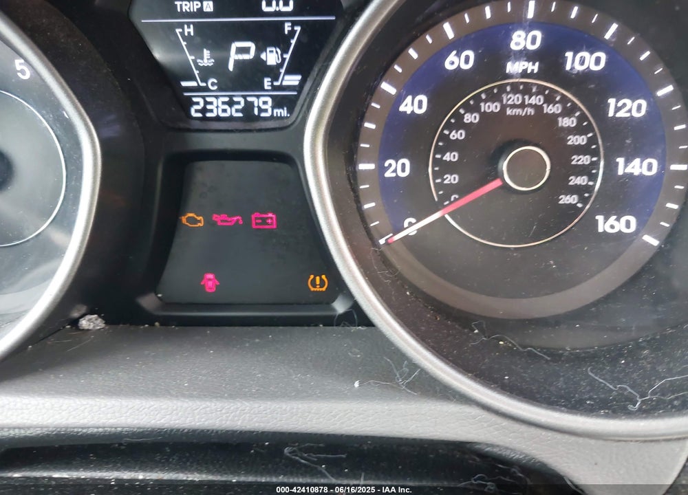 2014 HYUNDAI ELANTRA VIN: 5NPDH4AE5EH529305