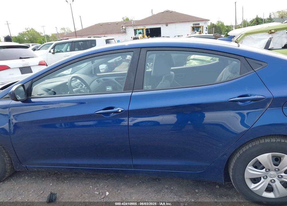 2016 HYUNDAI ELANTRA VIN: 5NPDH4AE5GH749627
