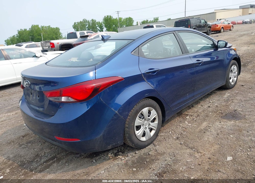 2016 HYUNDAI ELANTRA VIN: 5NPDH4AE5GH749627