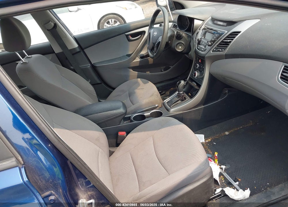 2016 HYUNDAI ELANTRA VIN: 5NPDH4AE5GH749627