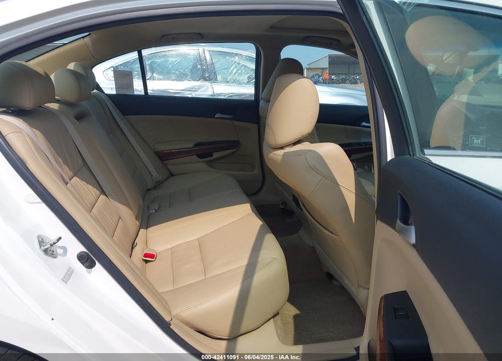 2011 HONDA ACCORD 2.4 EX-L VIN: 1HGCP2F80BA057685
