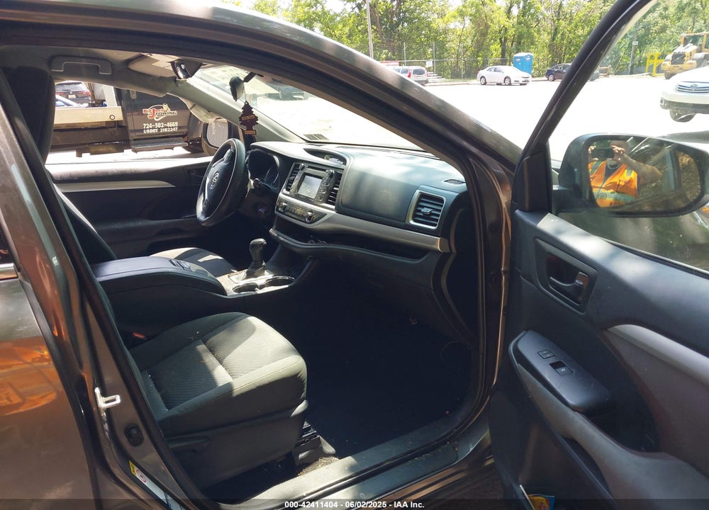 2019 TOYOTA HIGHLANDER VIN: 5TDBZRFH4KS992336