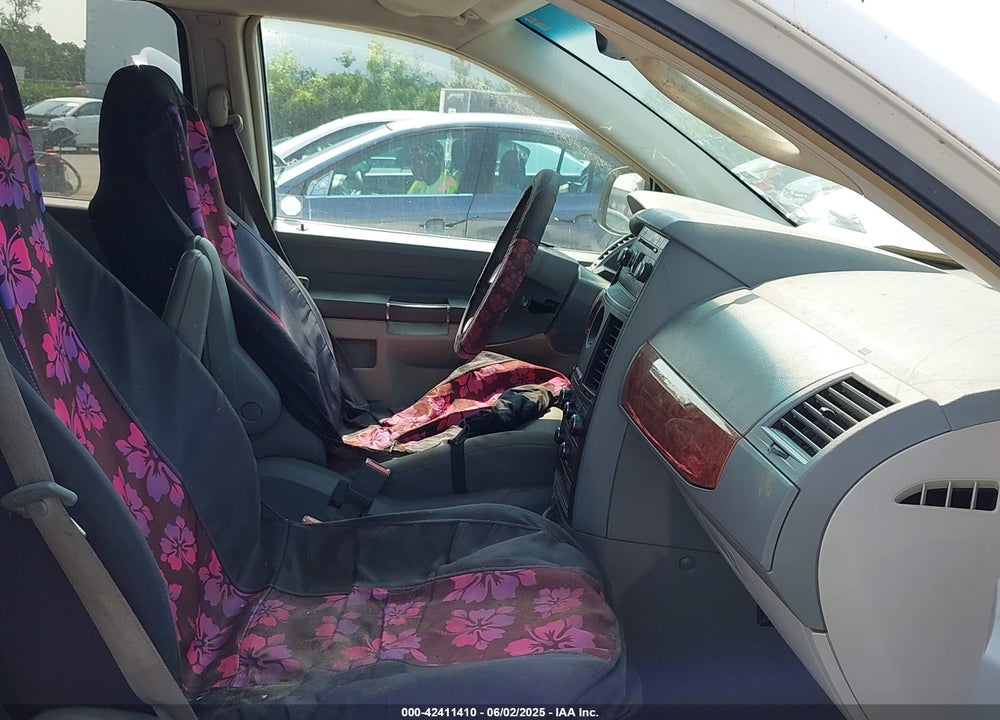 2008 CHRYSLER TOWN & COUNTRY LX VIN: 2A8HR44H68R748665