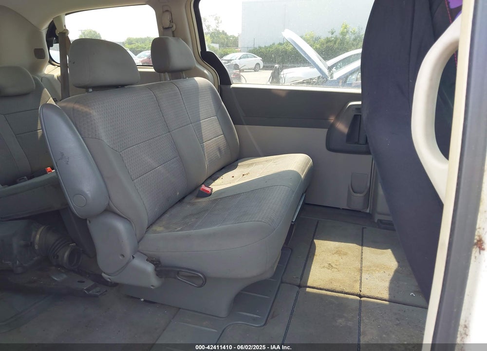 2008 CHRYSLER TOWN & COUNTRY LX VIN: 2A8HR44H68R748665
