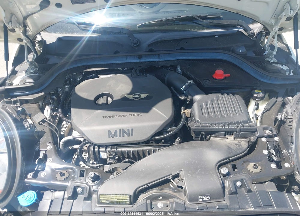 2016 MINI COOPER VIN: WMWXU1C56G2D10605