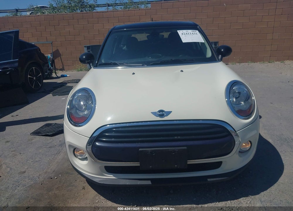 2016 MINI COOPER VIN: WMWXU1C56G2D10605