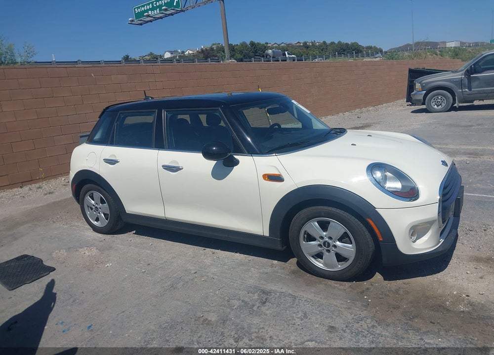 2016 MINI COOPER VIN: WMWXU1C56G2D10605
