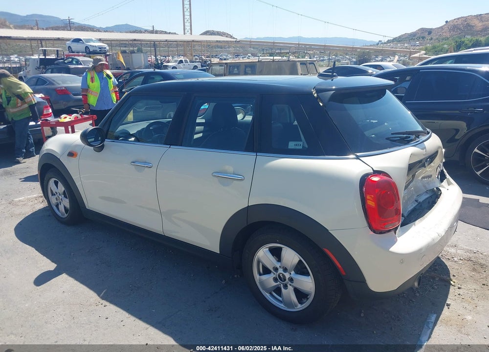 2016 MINI COOPER VIN: WMWXU1C56G2D10605