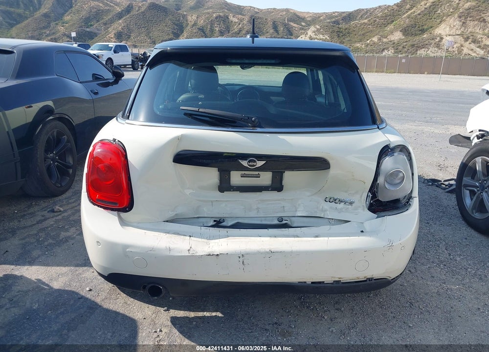 2016 MINI COOPER VIN: WMWXU1C56G2D10605