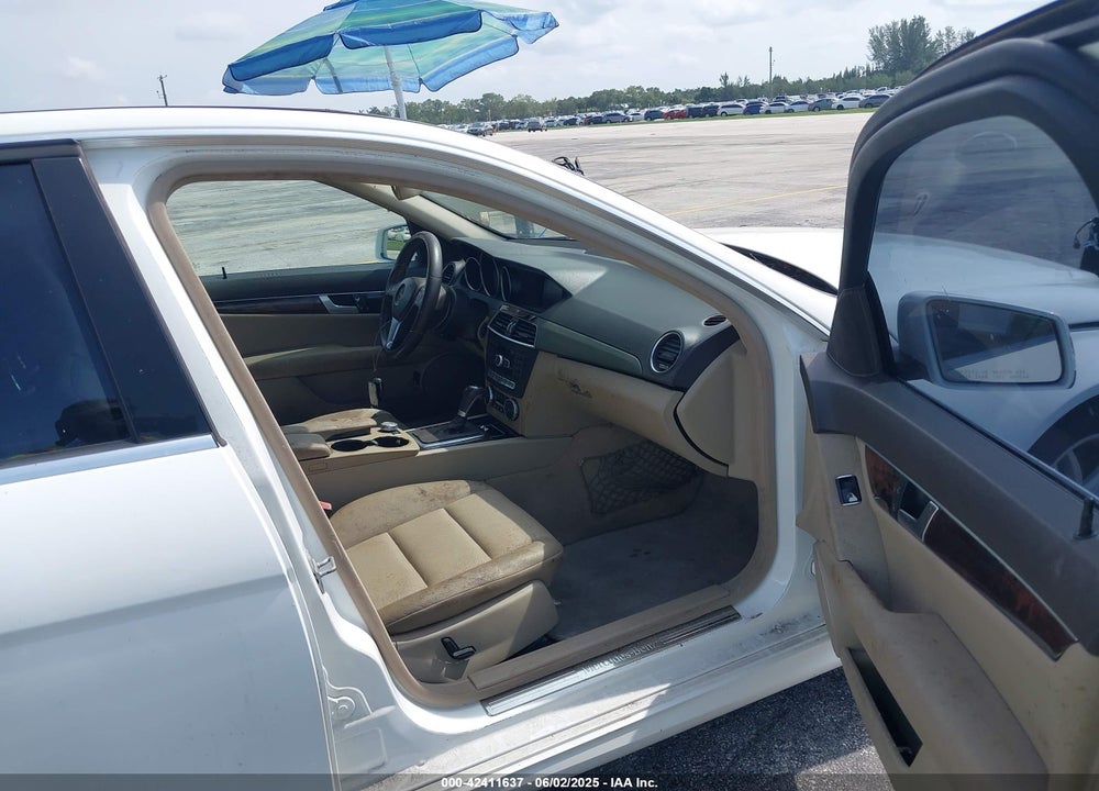 2014 MERCEDES-BENZ C 250 VIN: WDDGF4HB0EA963191