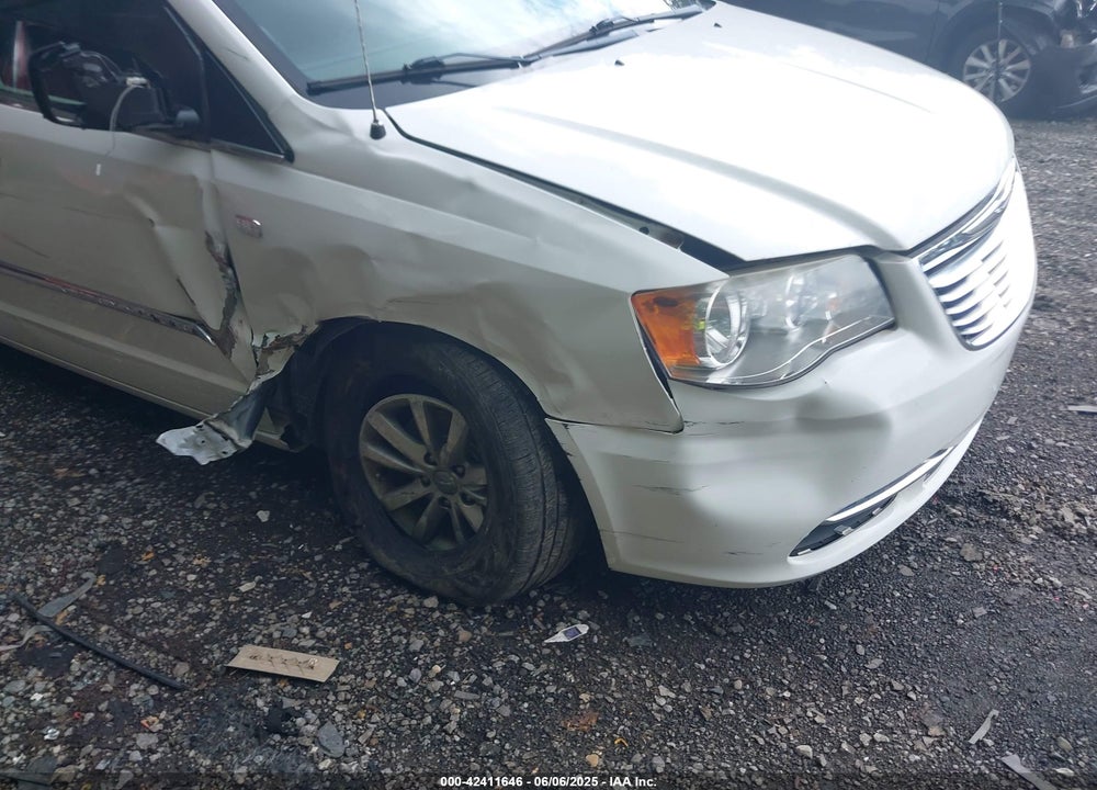 2014 CHRYSLER TOWN & COUNTRY VIN: 2C4RC1CG9ER425968