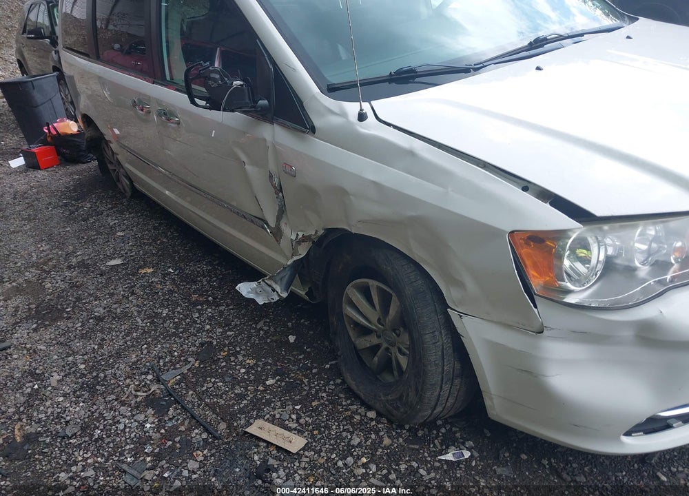 2014 CHRYSLER TOWN & COUNTRY VIN: 2C4RC1CG9ER425968