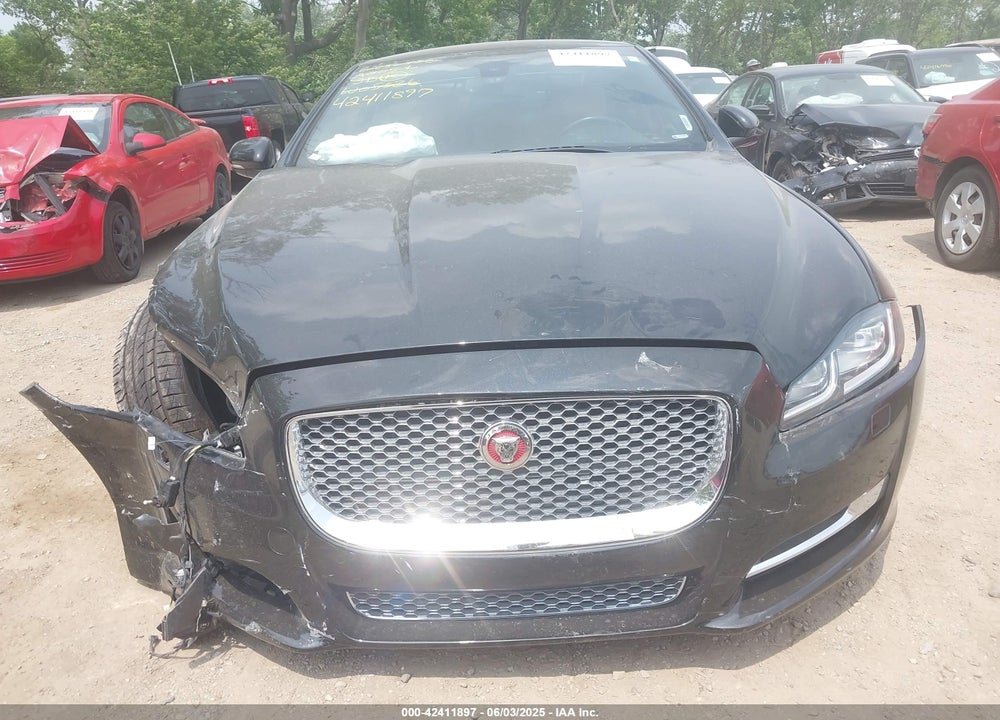 2017 JAGUAR XJ VIN: SAJWJ2GD4H8W05326
