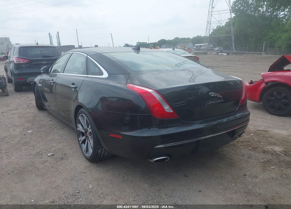 2017 JAGUAR XJ VIN: SAJWJ2GD4H8W05326