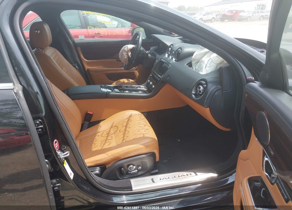 2017 JAGUAR XJ VIN: SAJWJ2GD4H8W05326