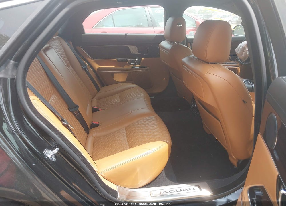 2017 JAGUAR XJ VIN: SAJWJ2GD4H8W05326