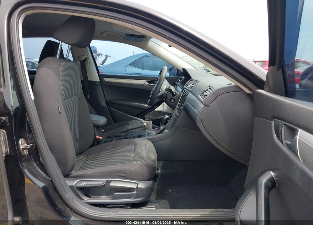 2016 VOLKSWAGEN PASSAT VIN: 1VWAS7A39GC053513