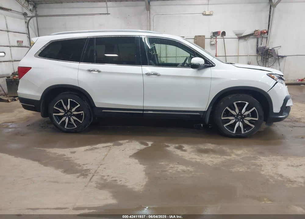 2022 HONDA PILOT AWD TOURING 7 PASSENGER VIN: 5FNYF6H67NB060721