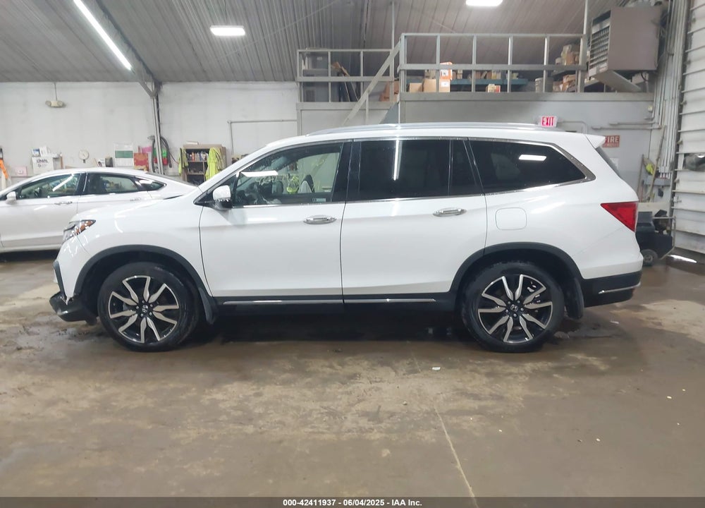 2022 HONDA PILOT AWD TOURING 7 PASSENGER VIN: 5FNYF6H67NB060721