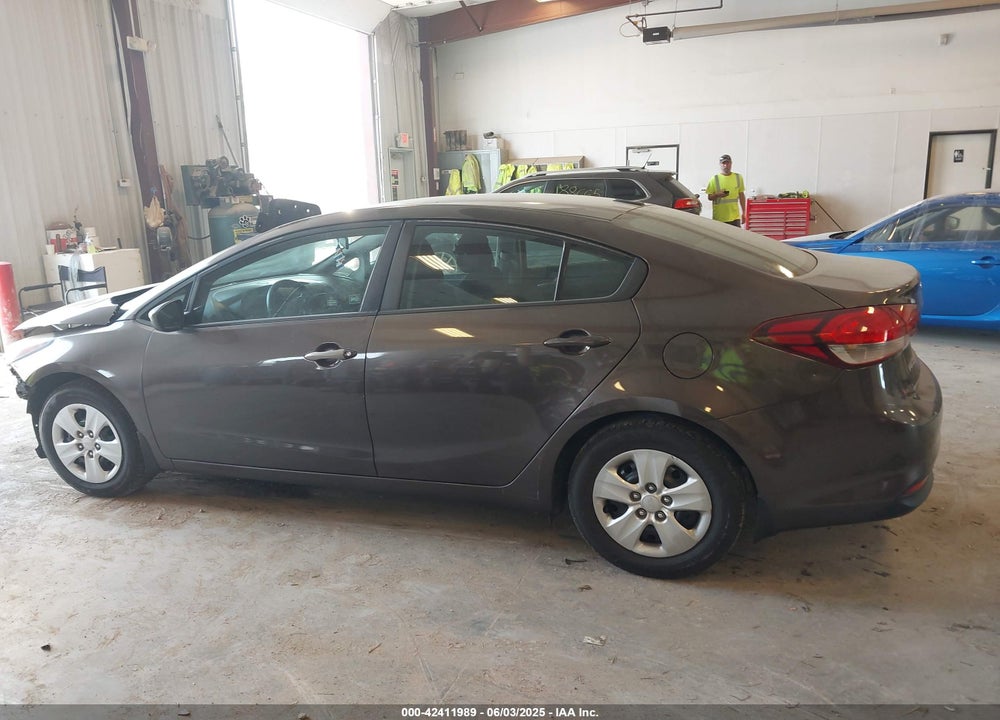 2017 KIA FORTE VIN: 3KPFK4A75HE158375