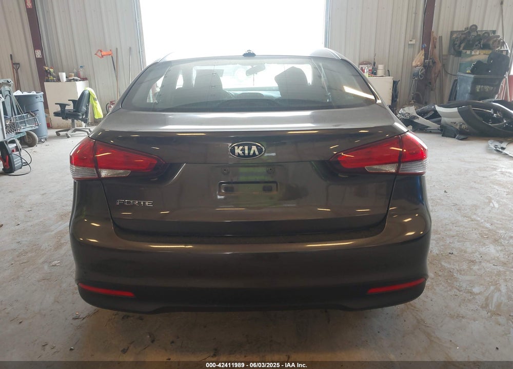 2017 KIA FORTE VIN: 3KPFK4A75HE158375