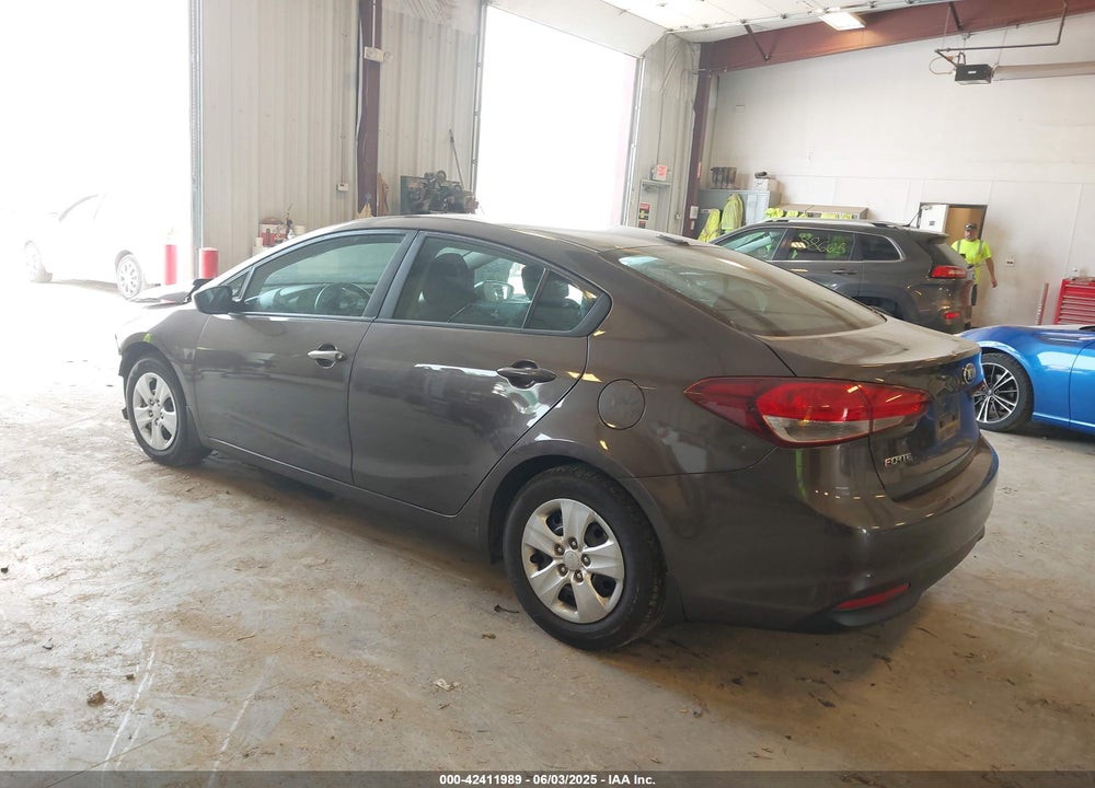 2017 KIA FORTE VIN: 3KPFK4A75HE158375