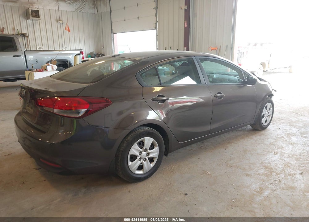 2017 KIA FORTE VIN: 3KPFK4A75HE158375
