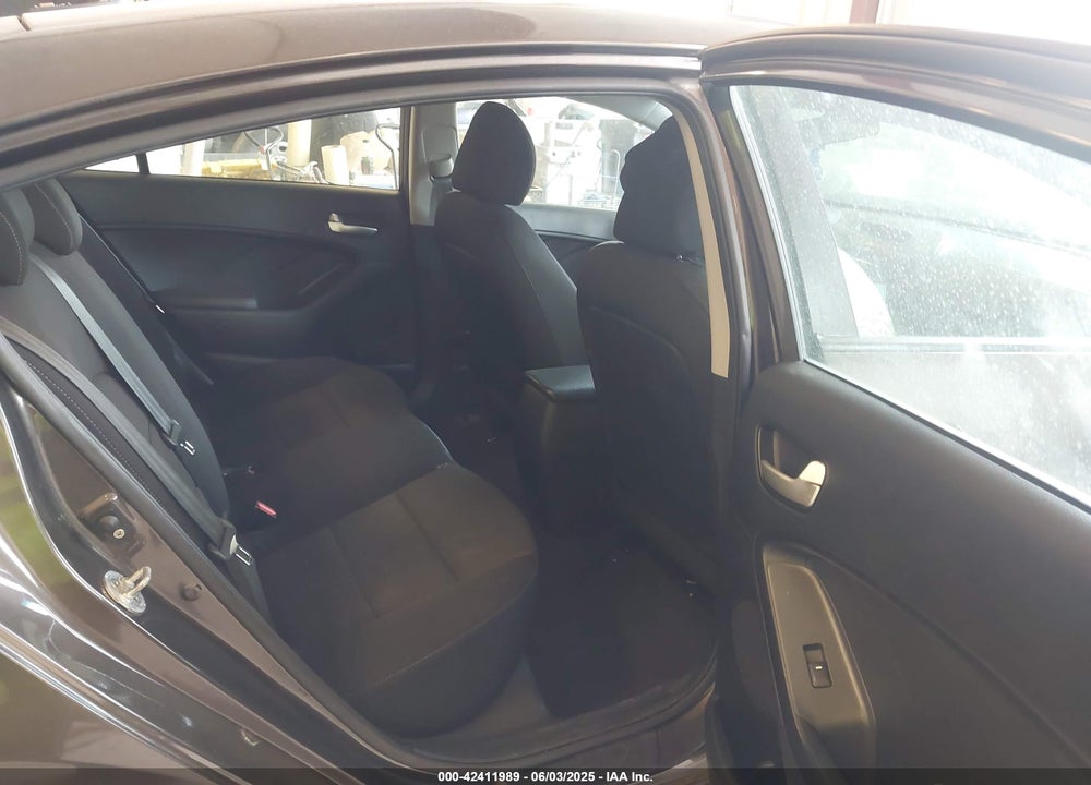 2017 KIA FORTE VIN: 3KPFK4A75HE158375