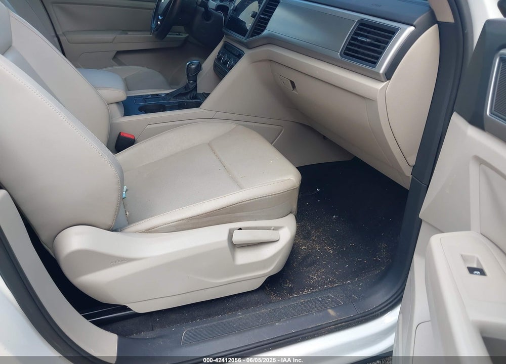 2018 VOLKSWAGEN ATLAS VIN: 1V2CR2CA1JC533699
