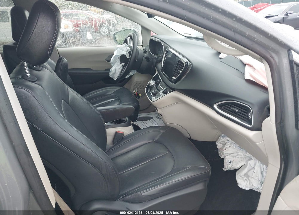 2022 CHRYSLER PACIFICA TOURING L VIN: 2C4RC1BG9NR142830