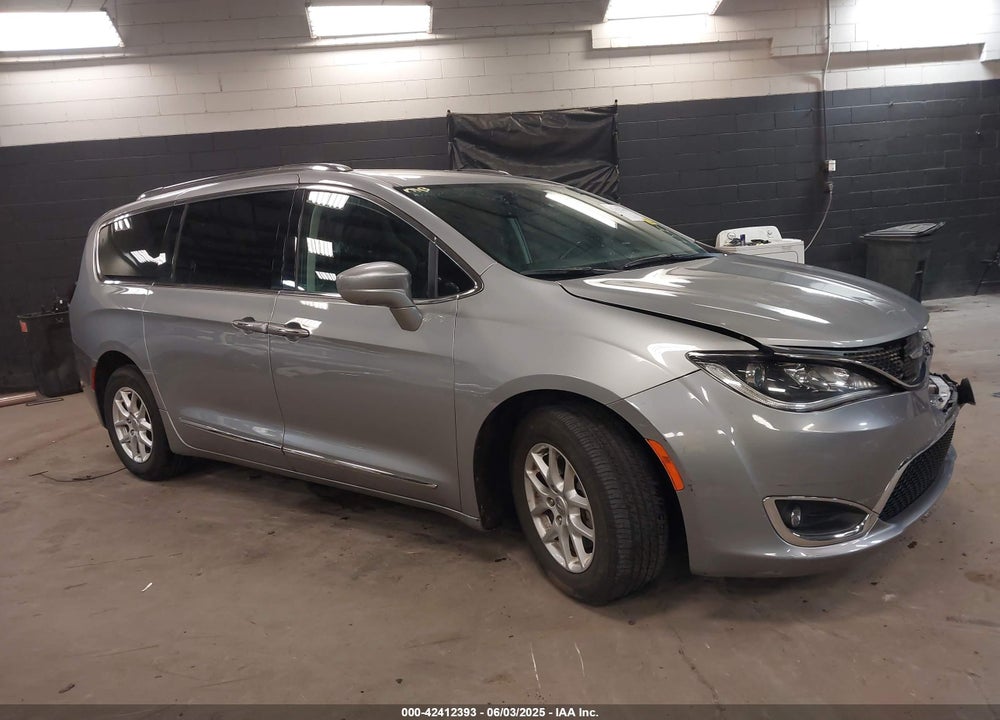 2020 CHRYSLER PACIFICA TOURING L VIN: 2C4RC1BG0LR106392