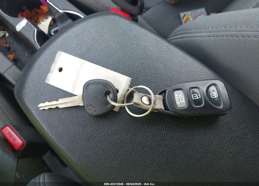 2013 HYUNDAI ELANTRA VIN: 5NPDH4AE1DH368529
