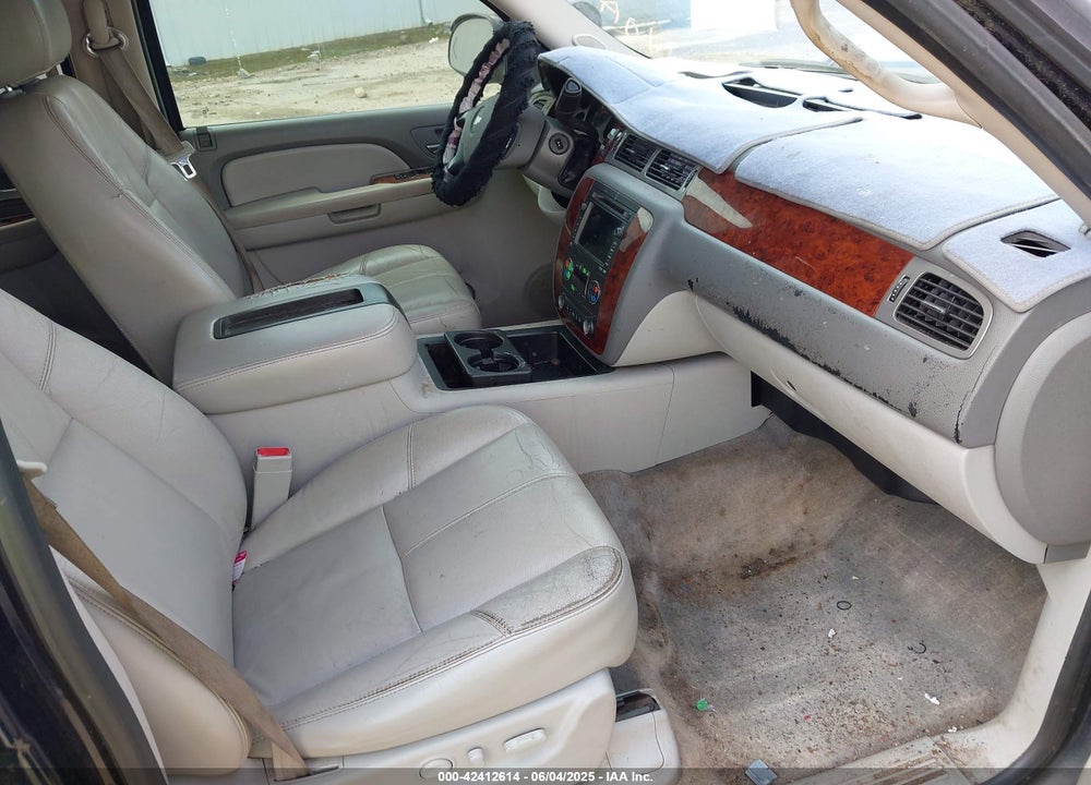 2009 CHEVROLET SUBURBAN VIN: 1GNFC260X9R257882