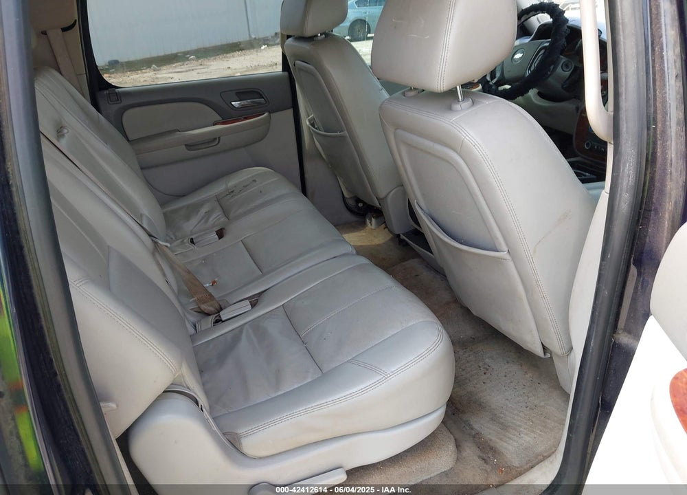 2009 CHEVROLET SUBURBAN VIN: 1GNFC260X9R257882