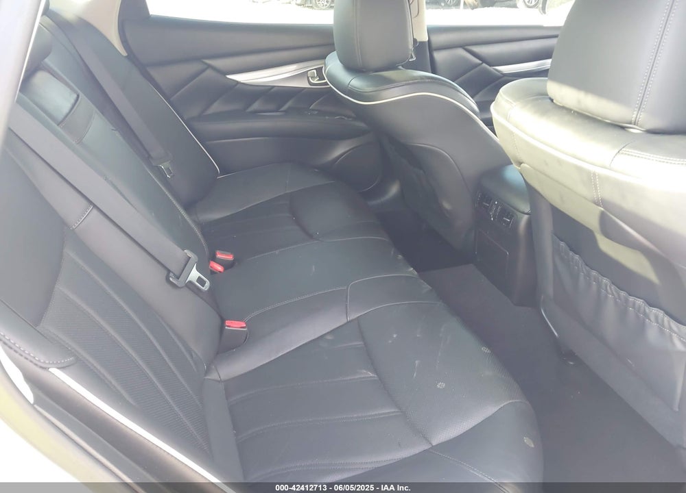 2017 INFINITI Q70 VIN: JN1BY1AR0HM770498