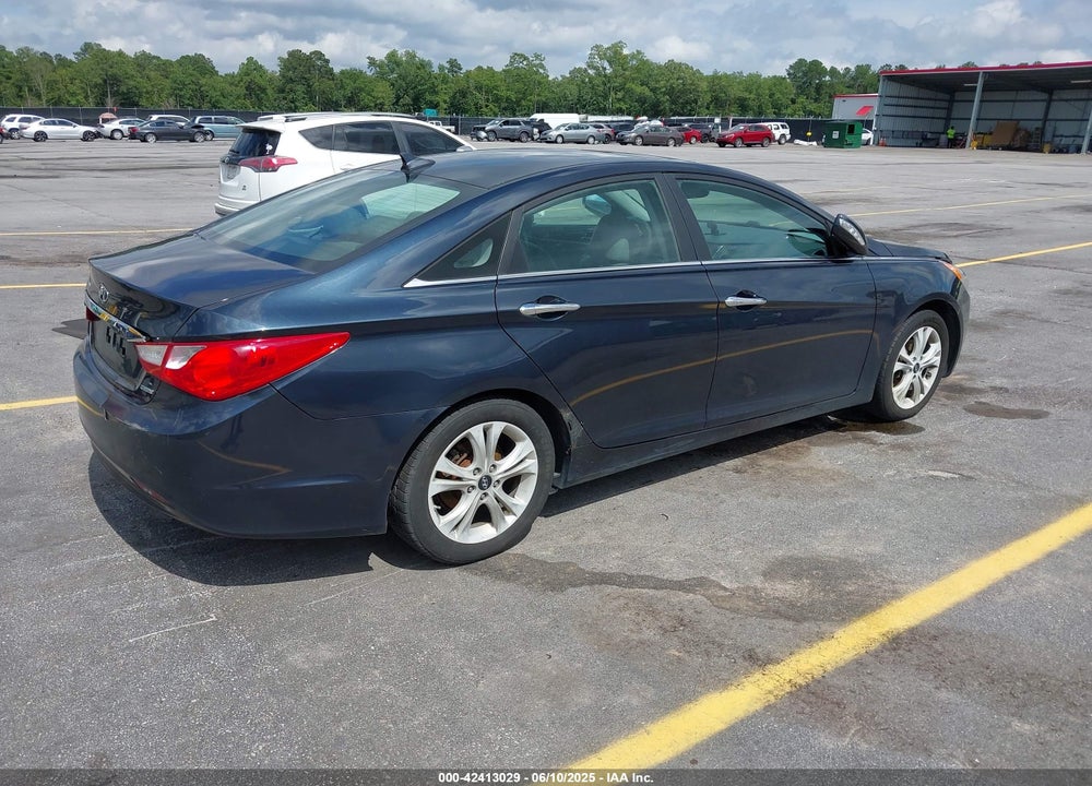 2011 HYUNDAI SONATA VIN: 5NPEC4AC4BH010324