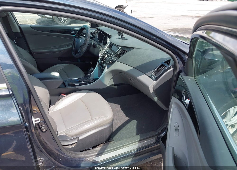 2011 HYUNDAI SONATA VIN: 5NPEC4AC4BH010324
