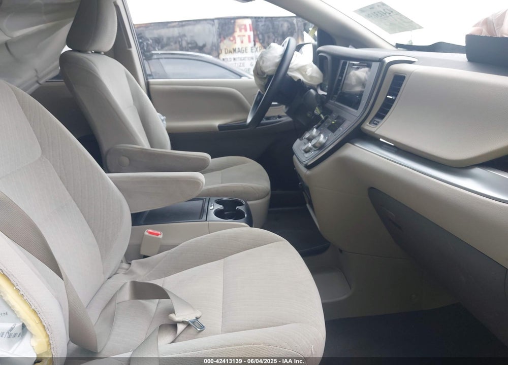 2015 TOYOTA SIENNA VIN: 5TDJK3DC8FS127170