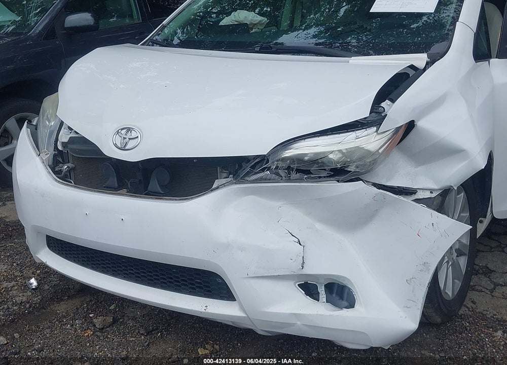 2015 TOYOTA SIENNA VIN: 5TDJK3DC8FS127170