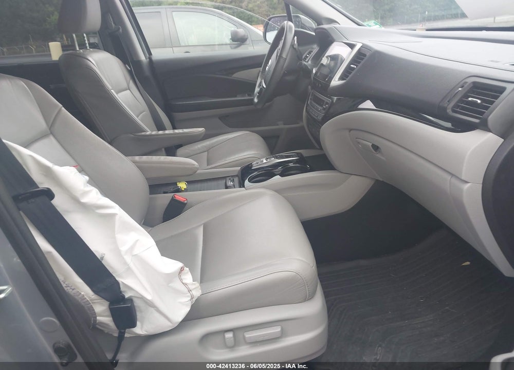 2017 HONDA PILOT VIN: 5FNYF5H9XHB042545