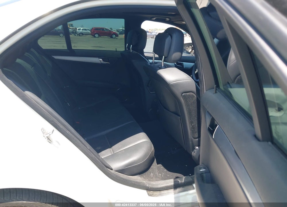 2009 MERCEDES-BENZ C 300 LUXURY/SPORT VIN: WDDGF54X49R041277