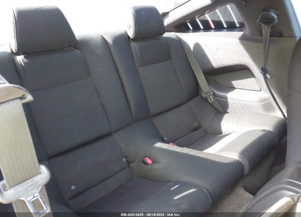 2014 FORD MUSTANG V6 VIN: 1ZVBP8AM6E5320810