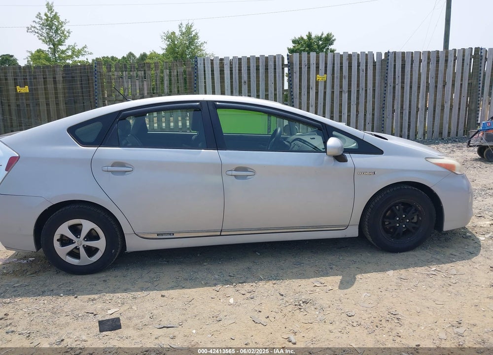 2013 TOYOTA PRIUS TWO VIN: JTDKN3DU4D5577888