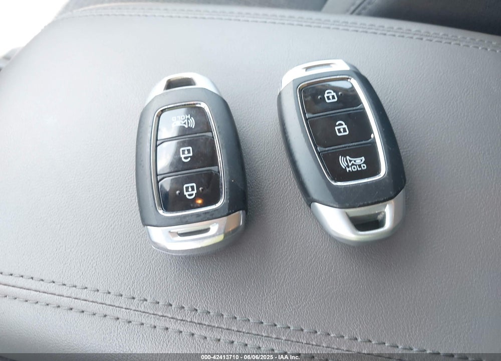 2020 HYUNDAI SANTA FE VIN: 5NMS33AD3LH181859