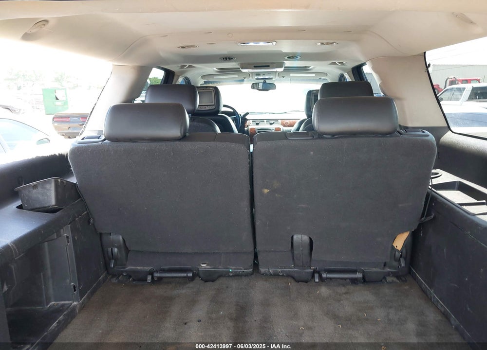 2010 CHEVROLET SUBURBAN 1500 VIN: 1GNUCJE08AR133987
