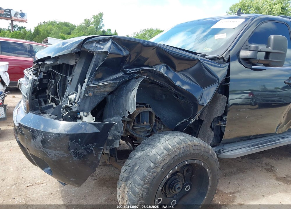 2010 CHEVROLET SUBURBAN 1500 VIN: 1GNUCJE08AR133987