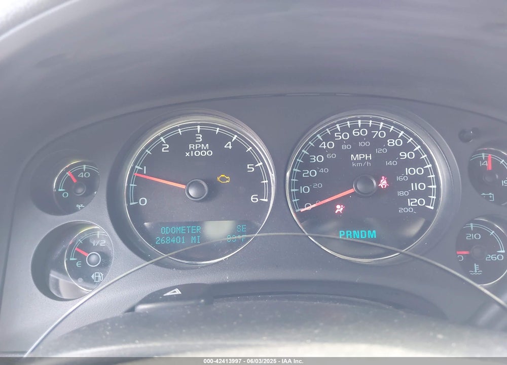 2010 CHEVROLET SUBURBAN 1500 VIN: 1GNUCJE08AR133987